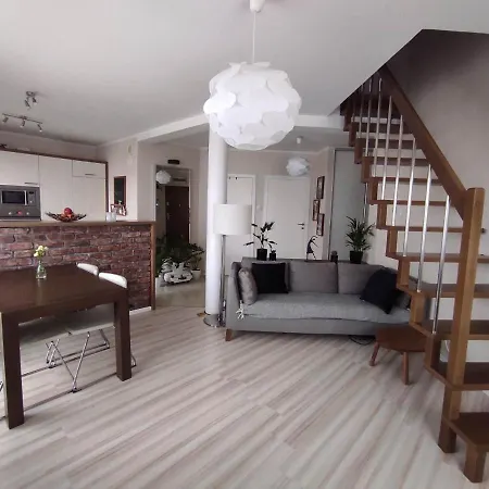 Apartament Z 3 Sypialniami - Parking Bezplatny Daire *